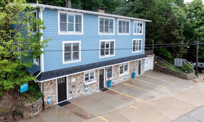 Grand Haven Apartment | Iconic Condo Near State Park Beach with Oceanfront Views