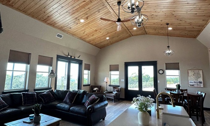 Goldsboro Cabin | Unforgettable West Texas Sunsets with Ocean Views