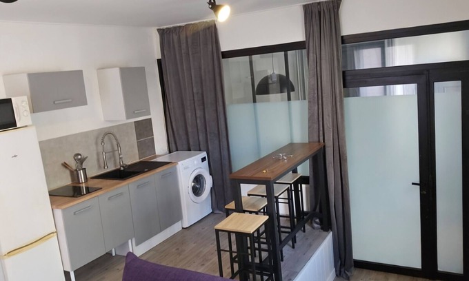 Sauvian Apartment | Perfect Family Getaway: Cozy Apartment 6 km to Beach