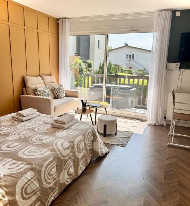 Courseulles-sur-Mer Apartment | Guest Rated 9.4: Studio La Petite Oasis, Steps from Beach
