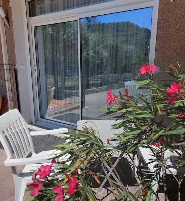 Digne-les-Bains Apartment | Cozy T2 Apartment in a Villa - Pet Friendly Retreat