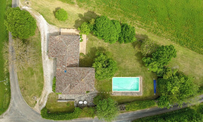 Saux Apartment | Relaxing Getaway for Two or Three with Inviting Pool