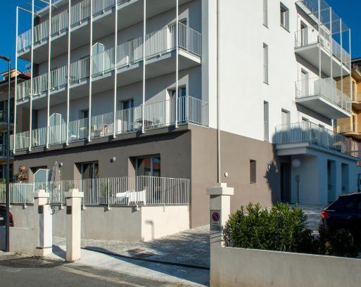 Varazze Apartment | Elegant IDA di Ilaria Caprioglio: 4-Star Gem with Family Amenities