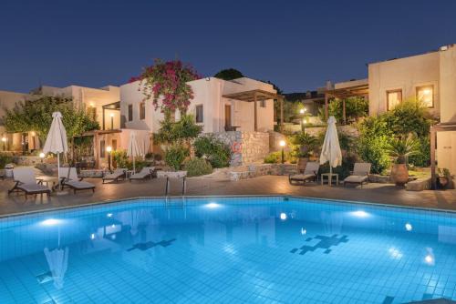 Koutouloufari Apartment | Ida Village: Oceanfront Escape with Pool and Spa Amenities