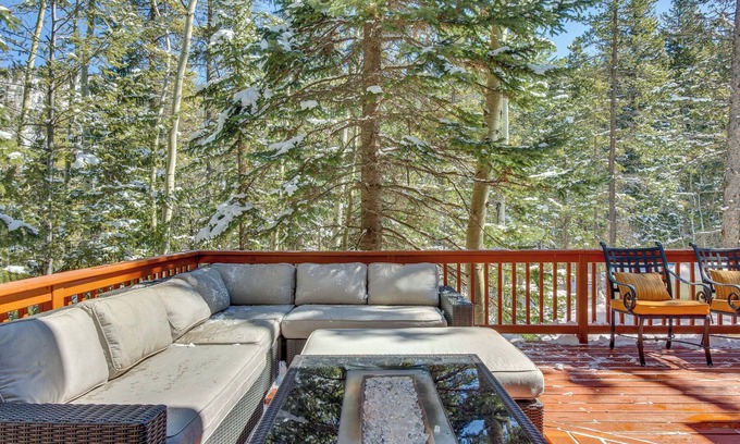 Idaho Springs Cabin | Idaho Springs Cabin with Hot Tub and Serene Surroundings