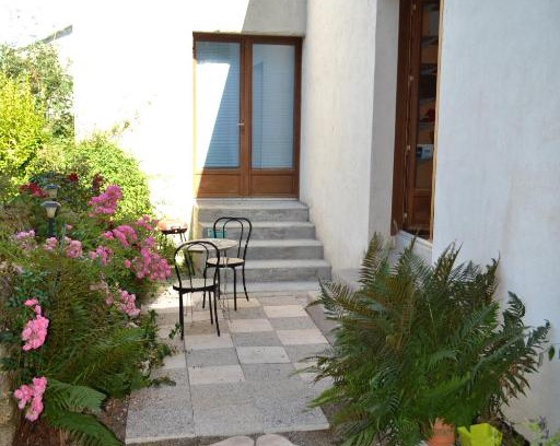 Saint-Nicolas-du-Pelem Apartment | Pet-Friendly IDAVRO: Highly Rated Hotel for Families