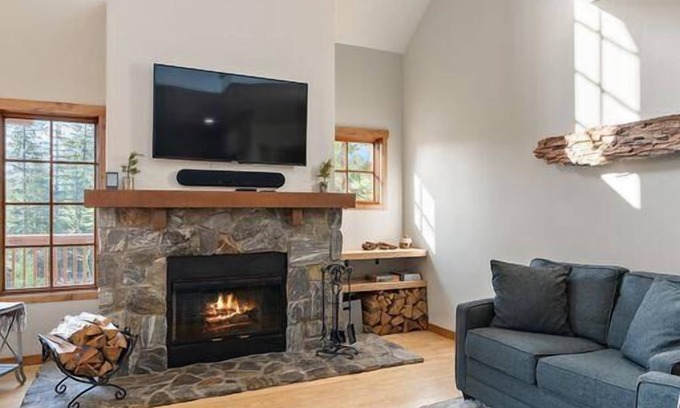 Tamarack Resort House | Idyllic Powder Ridge 2BR Townhome at Tamarack Resort