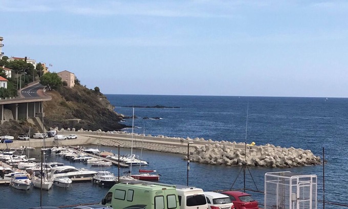 Cerbere Apartment | Perfect Retreat for Three with Ocean View and Spa