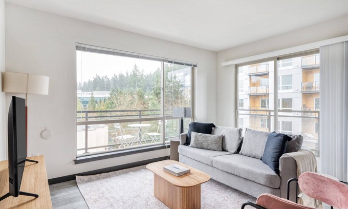 Northeast Bellevue Apartment | Inviting Bellevue 2BR Retreat with Gym & BBQ Access