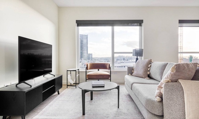Northwest Bellevue Apartment | Modern Bellevue 2BR with Gym & Scenic Views, Near Shops