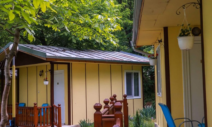 Kamena House | Cozy Bungalow for 2-3 Guests in a Beautiful Garden Setting