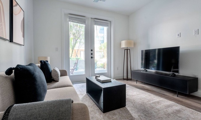 Hancock Apartment | Convenient Central Austin 1BR with Pool & Gym near U. Texas
