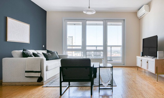Kaisermuhlen Apartment | Convenient Donaustadt 2BR with Elevator Near UN HQ