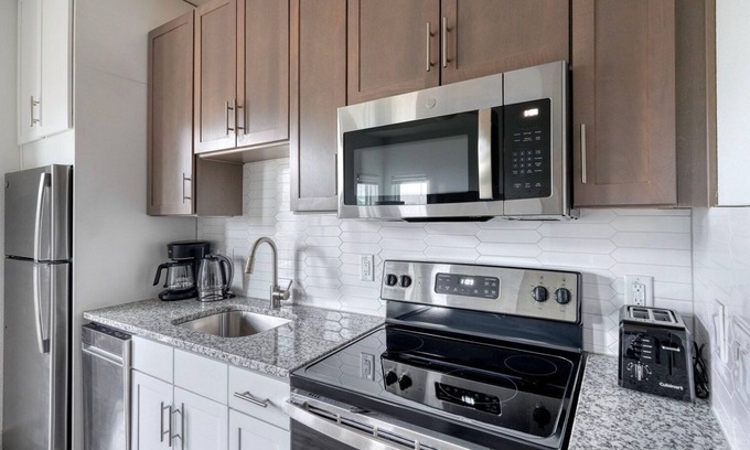 Waller Creek District Apartment | Downtown 1BR with Deck & Gym Near Convention Center