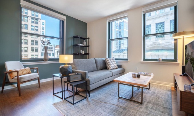 Downtown Boston Apartment | Ideal Downtown 1BR with Doorman & Kitchen near Chinatown