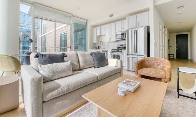 Waller Creek District Apartment | Ideal Downtown Austin 1BR w/ Gym, Pool & W/D, nr Rainey St, by Blueground