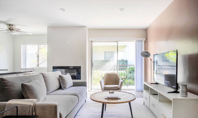Encino Apartment | Modern 1BR Encino Retreat with Pool, Gym & Pet-Friendly