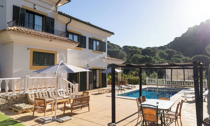 Las Jaras Ski Chalet | Family-Friendly Villa with Saltwater Pool Near Córdoba
