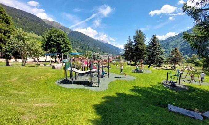 Acletta Apartment | Perfect Retreat for Cozy Ski, Hiking, and Mountain Getaways