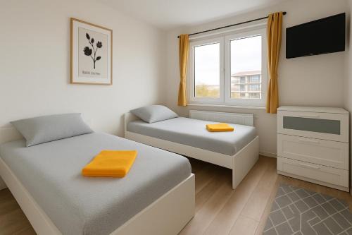 Nietleben Apartment | Perfect for Workers: 3-Room Apartment with Kitchen & WiFi