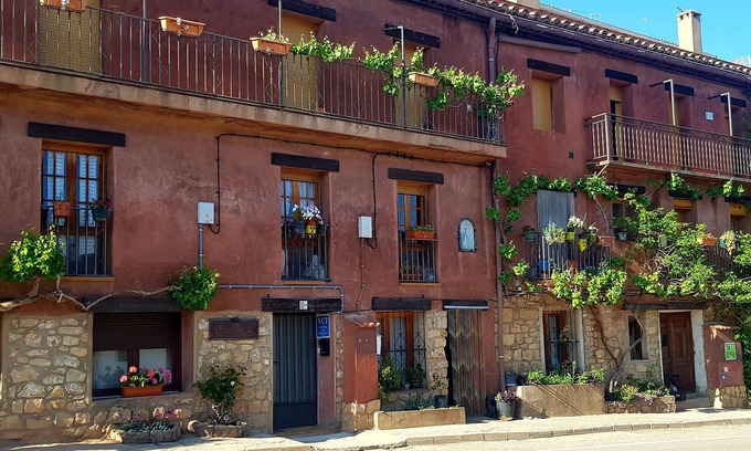 Gea de Albarracin Apartment | Perfect Retreat for Couples with Pet-Friendly Amenities