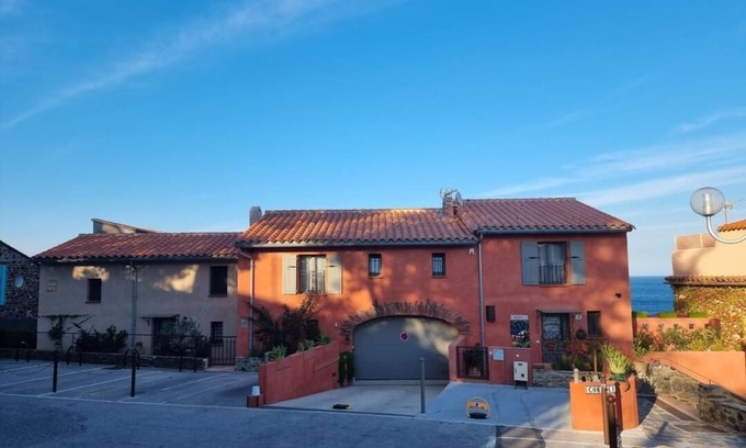 Collioure House | Historic District House T4: Relaxing Retreat with Ocean Views