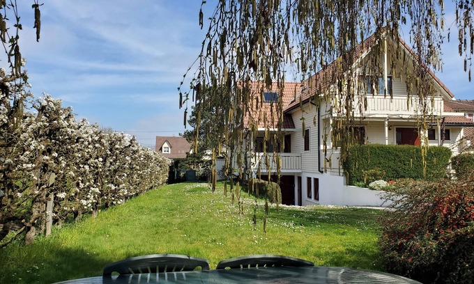 Marly-le-Roi Apartment | Cozy Independent Apartment with Pool Near Shops and Station