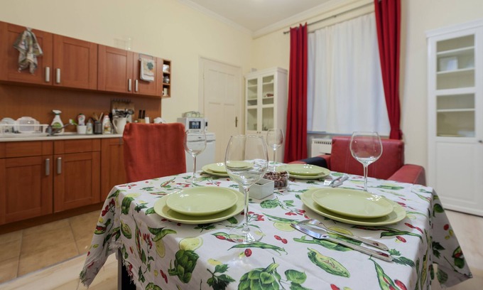 Lagymanyos Apartment | Perfect for Solo Adventurers near Danube and Citadel
