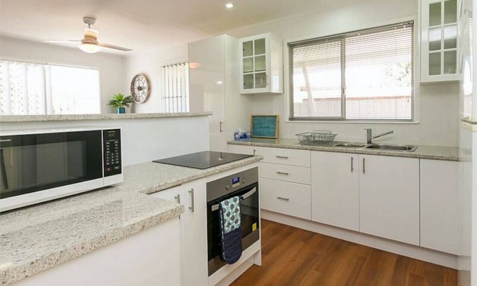 Torquay House | Perfect for Tradies & Families: Pet Friendly, BBQ & WiFi