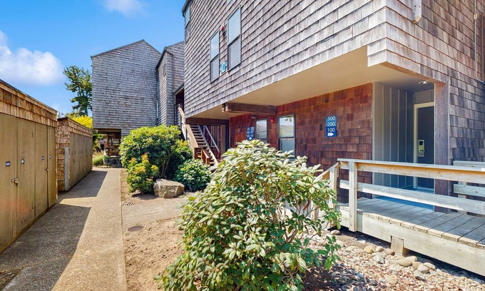 Historic Bayfront Condo | Waterfront Escape with Private Balcony and Ocean Views