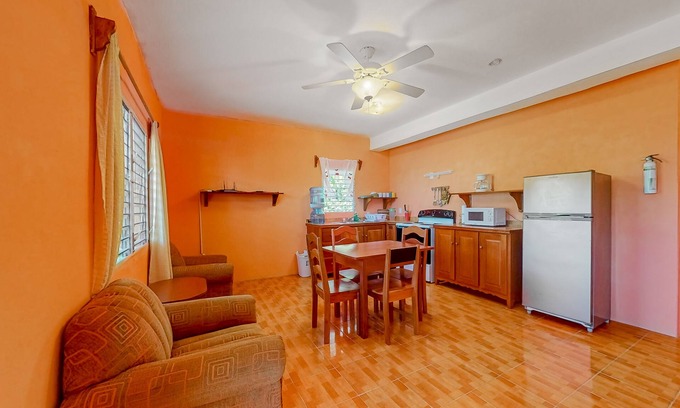 Caye Caulker Apartment | Beach Access Retreat with Full Kitchens and Free WiFi