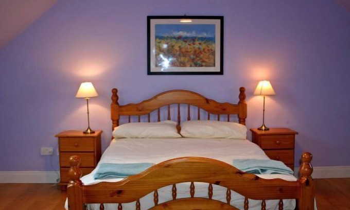 Tullycross Apartment | Family-Friendly House with Breathtaking Sea Views