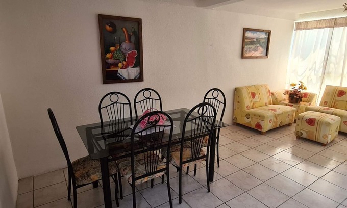 Emiliano Zapata House | Serene Retreat: Experience Warmth and Tranquility Here