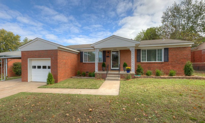 Tulsa House | Prime Location Near Expo Center with Family-Friendly Amenities