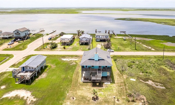 San Luis Beach House | Perfect Getaway: Relaxing Beach Retreat on Texas Gulf Coast