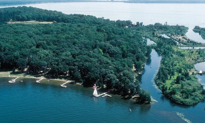 Lake Shore House | Prime Location on Gull Lake with Scenic Views & Spa Access