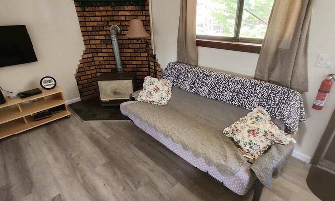 North Conway Condo | Perfectly Located Hotel Near Settler's Green - Pets Welcome!