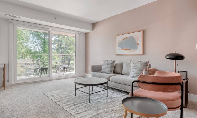 Sharon Heights Apartment | Stylish Menlo Park 1BR with Gym & Pool Near Shops