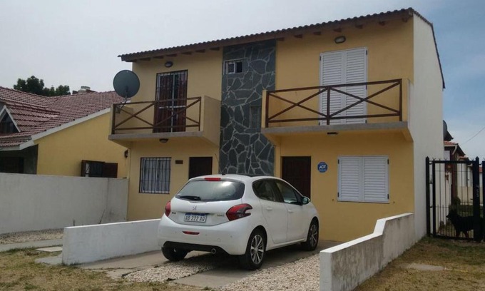 Mar del Tuyu House | Perfect Retreat for Relaxation with Family and Pets