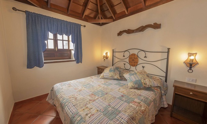 Erjos Cottage | Relaxing Retreat with Spa, Breakfast & Family-Friendly Perks
