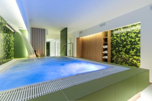 Alcamo Historic Center Apartment | Relax at Residence Ideal: Oceanfront Retreat with Spa
