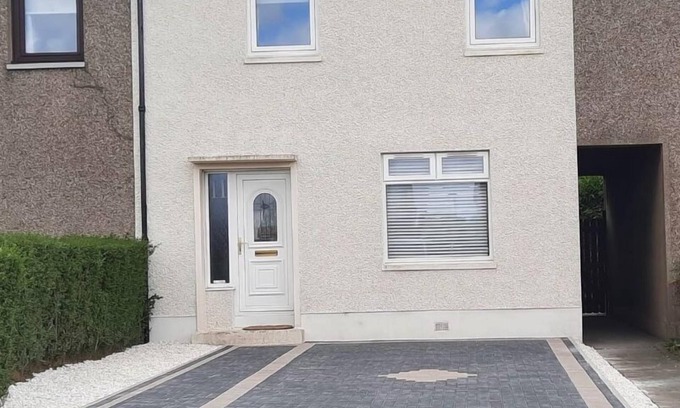 Dunfermline House | Ideal Road Trip Dunfermline Home - Free Parking