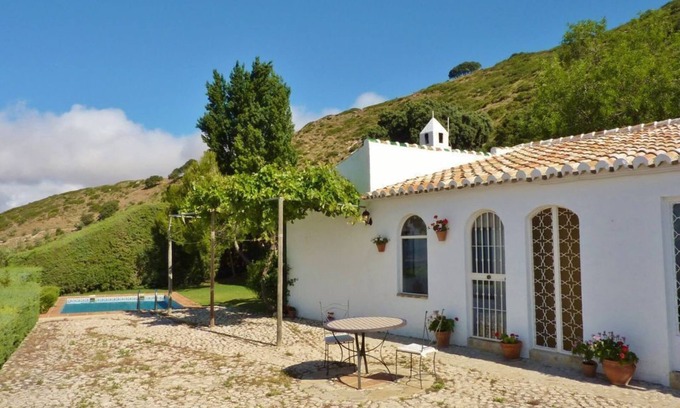 La Joya Cottage | Serene Rural Retreat with Pool and Spa Amid Nature