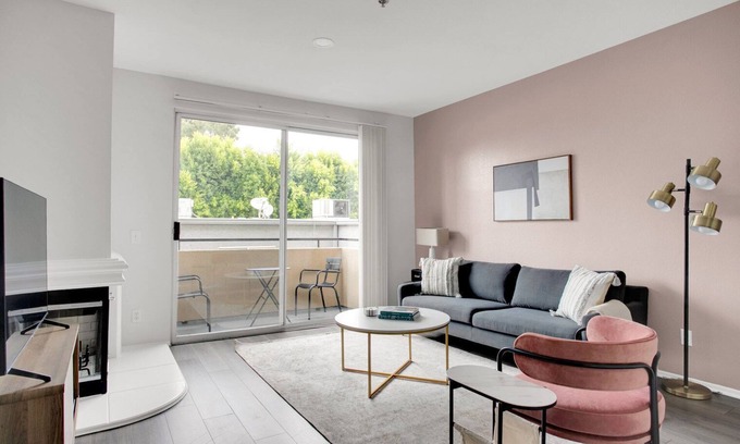 Sherman Oaks Apartment | Stylish 2BR Sherman Oaks Retreat with Pool & Pet-Friendly