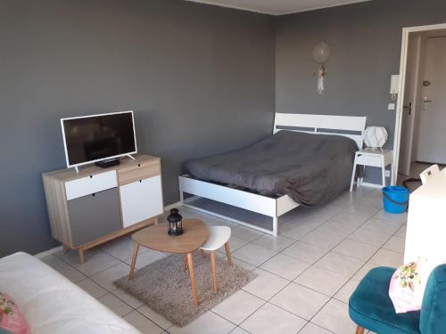 Centre Deux Apartment | Cozy T1 BALCON for 2 with Child-Friendly Amenities