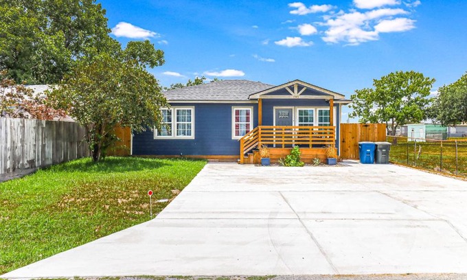 Flour Bluff House | Pet-Friendly Retreat: Ideal Time with 9.2 Rating