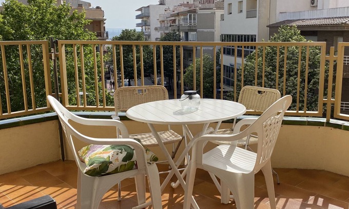 Roses Town Center Apartment | Prime 3-Bedroom Apartment with AC, Parking & Pet-Friendly