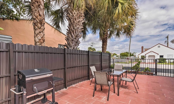 Riviera Beach Apartment | Prime West Palm Beach Apartment with Child-Friendly Amenities