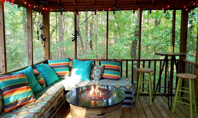 Counce House | Relax at Idle Speed - In the Heart of Pickwick, Rated 9.8