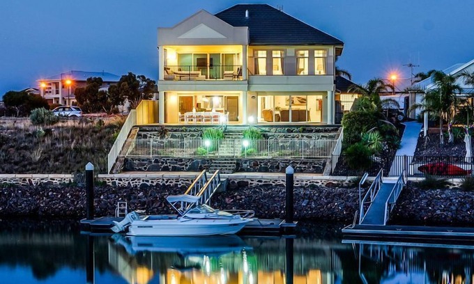 Wallaroo House | Experience IDLE TIMES on Copper Coast Marina - Rated 9.8